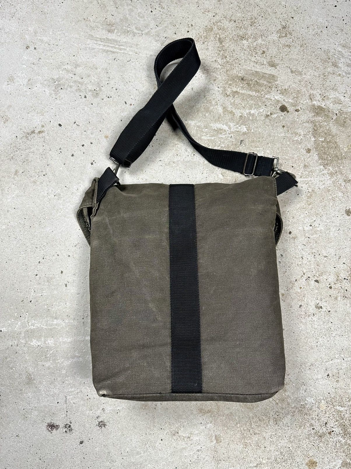 Japanese Brand Vintage Y2K Brown Military Style Messenger Bag Crossbody Size ONE SIZE - 2 Thumbnail