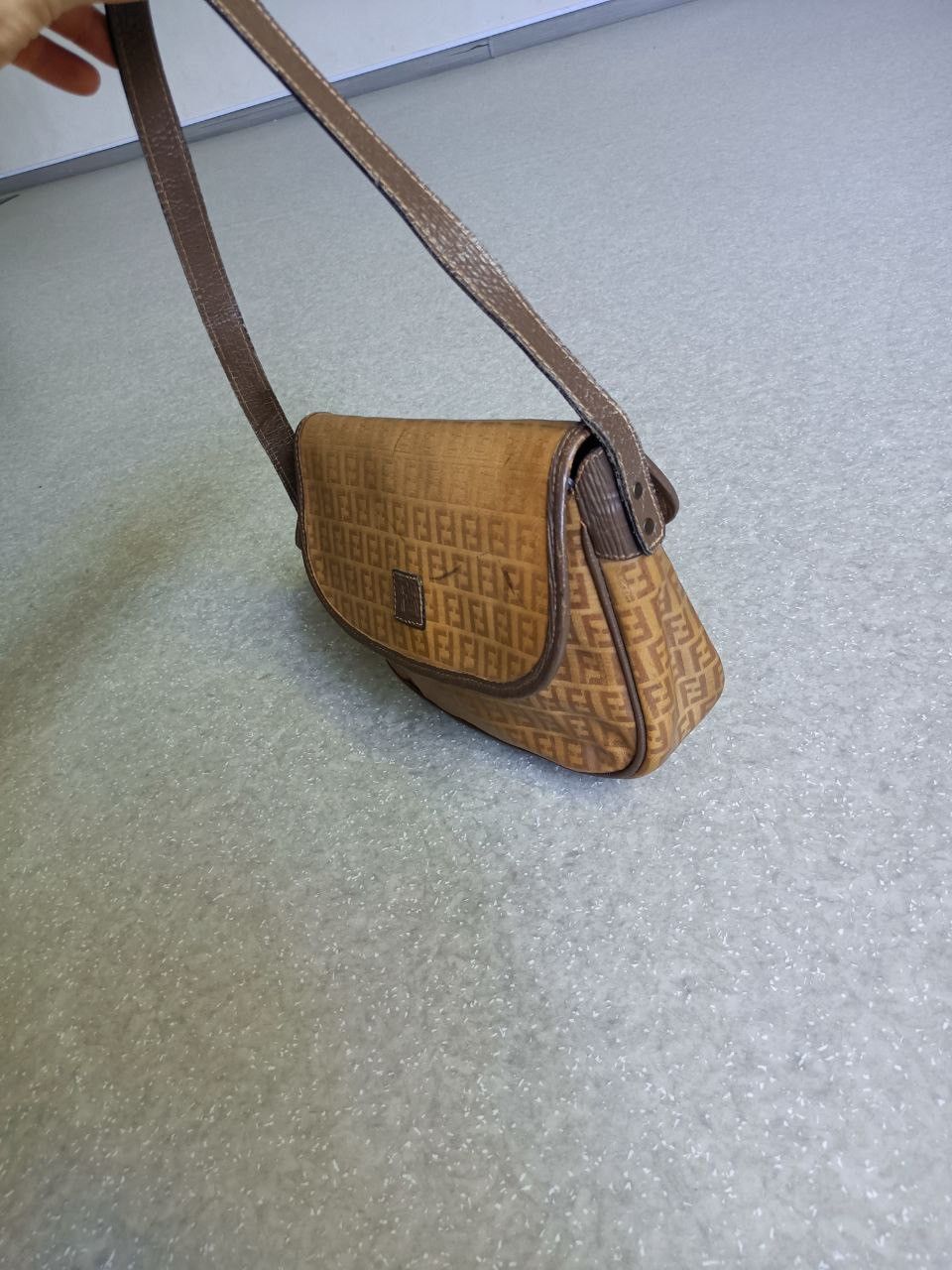 Fendi 💥Rare💥Authentic Fendi Roma Crossbody monogram bag Size ONE SIZE - 8 Thumbnail