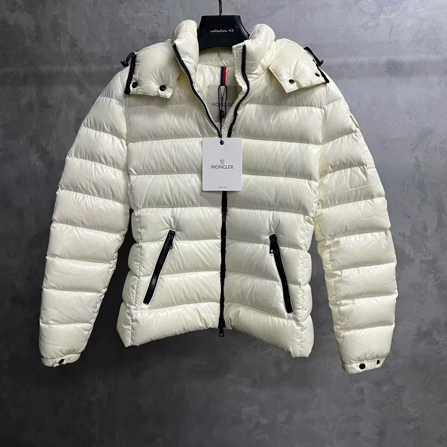 Moncler moncler white detachable hooded down jacket Size US S / EU 44-46 / 1 - 1 Thumbnail