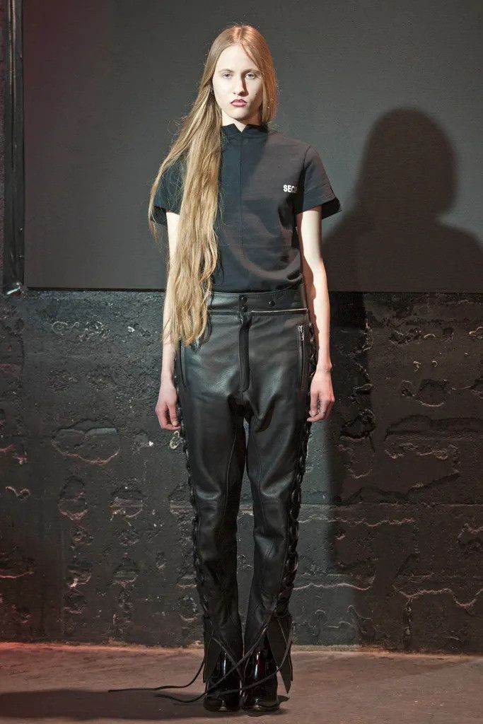 Vetements VETEMENTS FALL 15 SECURITE RECONSTRUCTED T SHIRT Size US S / EU 44-46 / 1 - 1 Thumbnail