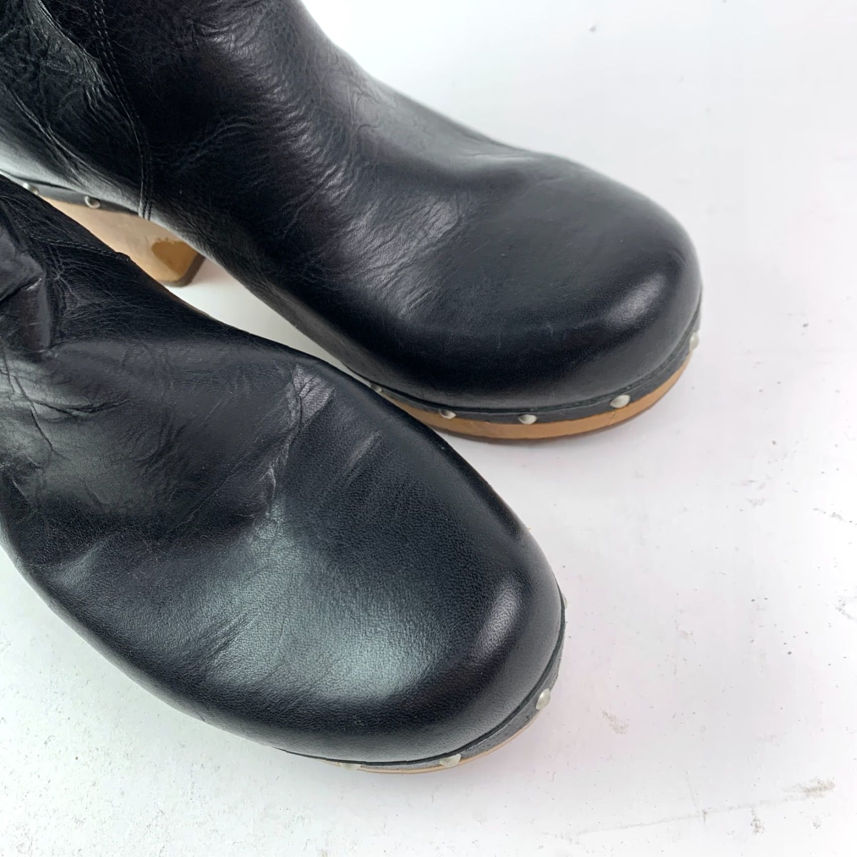 Ugg UGG Lynnae Black Studded Fold Over Clogs Boots Size 8 Women Leather Heel Block Studded Vintage No Size US 8 / IT 38 - 2 Thumbnail