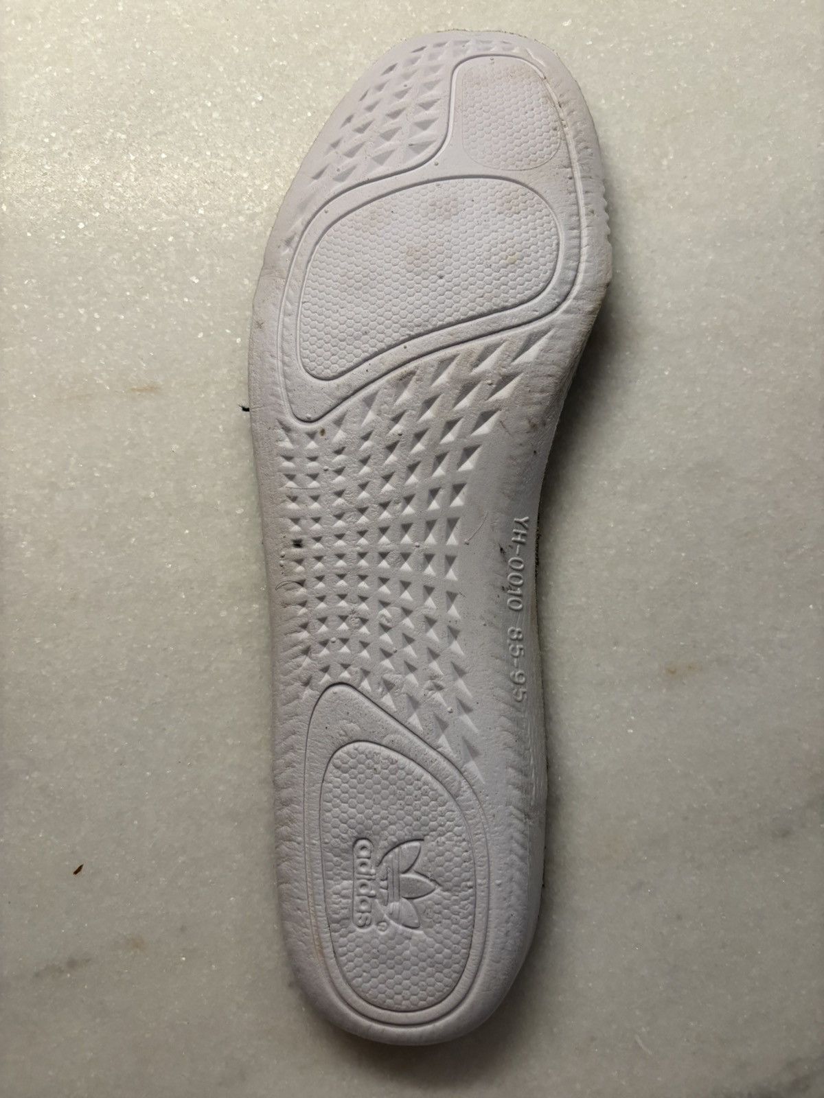 Yeezy Yeezy 350 V2 Beluga Size US 9.5 / EU 42-43 - 4 Thumbnail