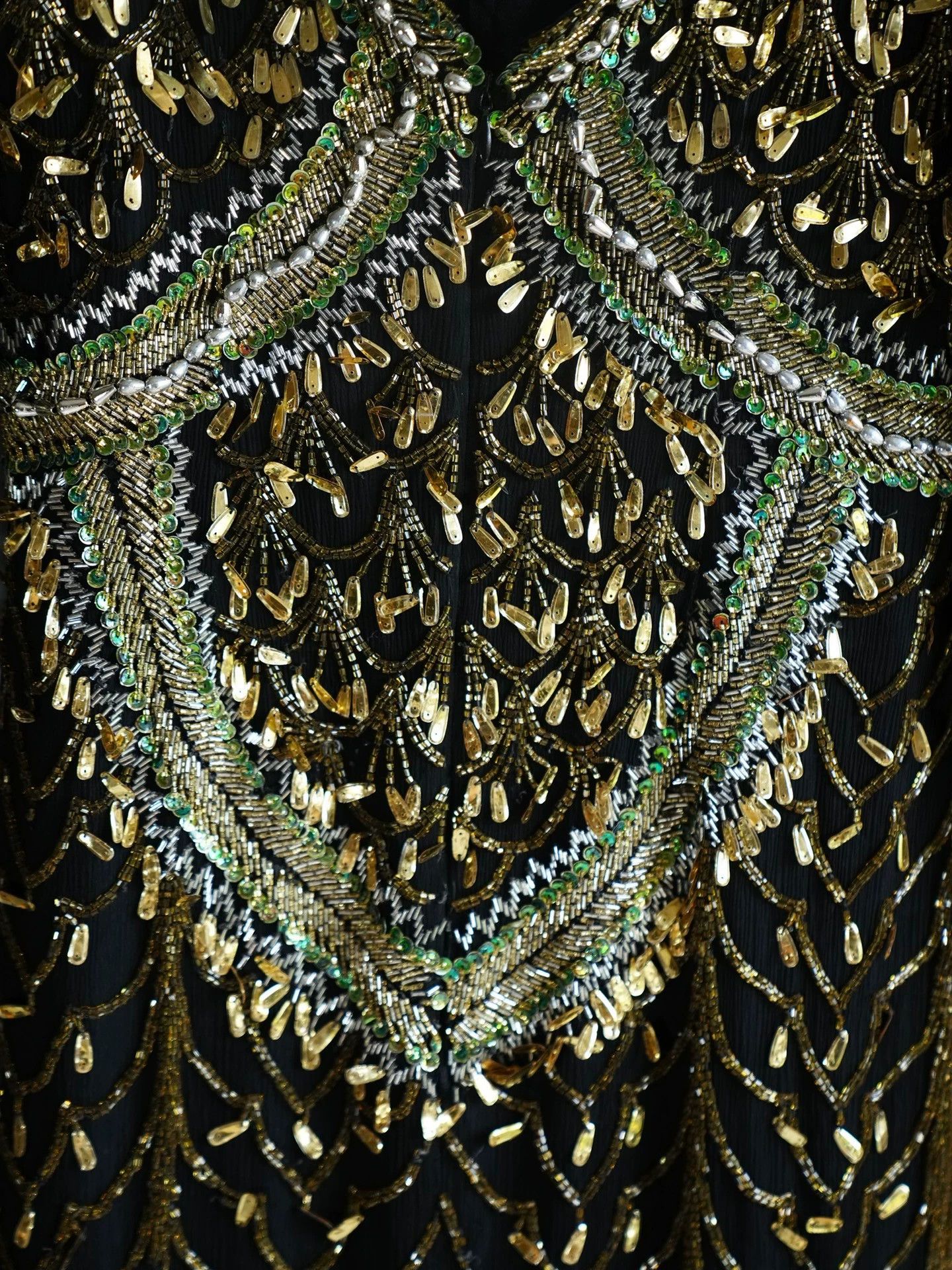 Vintage Vintage Medusa Beaded Silk Fitted Open Back Slit Dress M/L Size M / US 6-8 / IT 42-44 - 5 Thumbnail