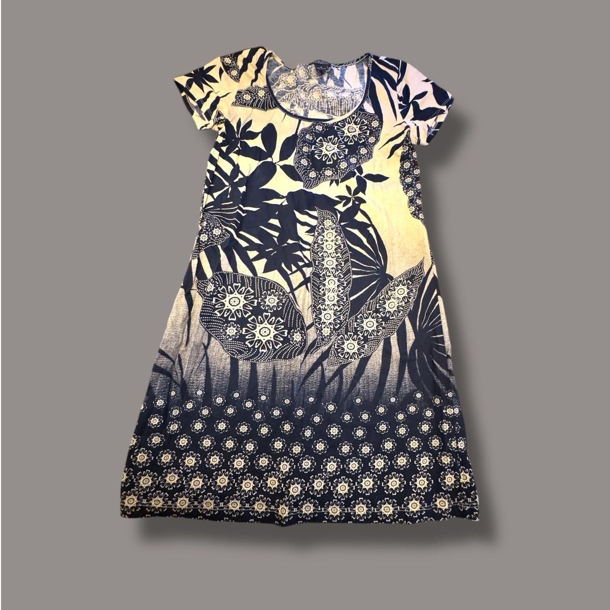 Lucky Brand Lucky Brand Tropical Print Navy Cream T-Shirt Dress Size S Size S / US 4 / IT 40 - 1 Thumbnail
