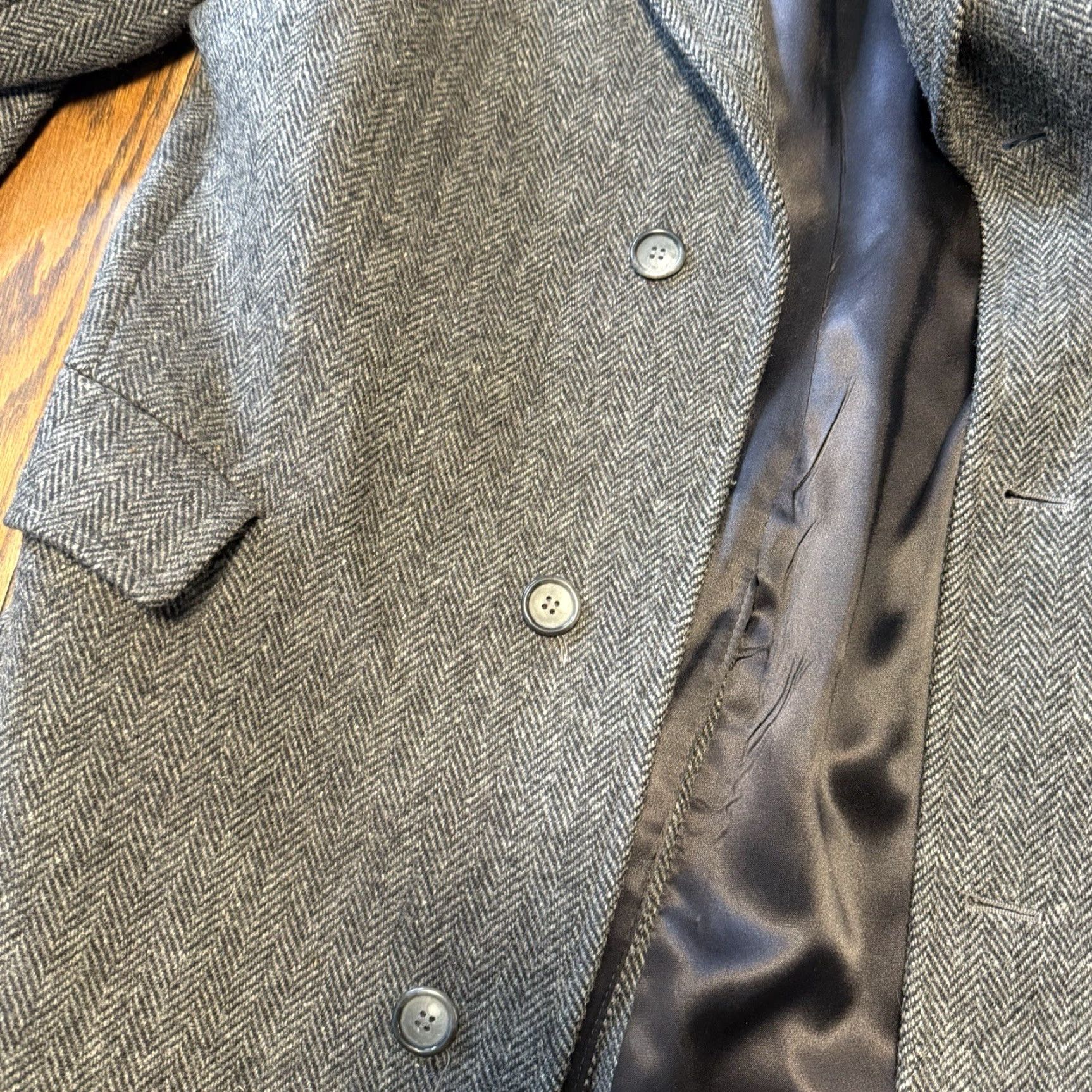 London Fog VINTAGE London Fog Overcoat Men 42L Tweed Herringbone Wool Heavy Academia Trench USA Coat Long 80s 90s College Preppy Wool Black Gray Mens Size US S / EU 44-46 / 1 - 6 Thumbnail