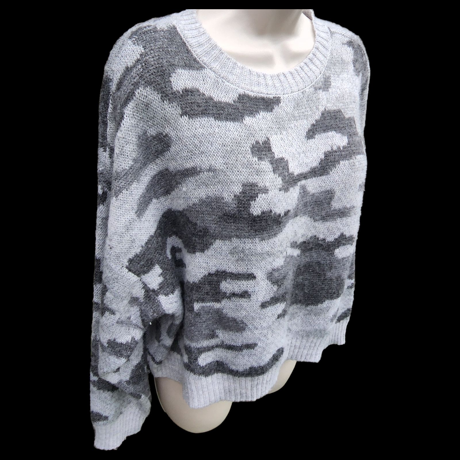 American Eagle Outfitters American Eagle Gray Camo Sweater Women's Size XS Long sleeve Size XS / US 0-2 / IT 36-38 - 3 Thumbnail