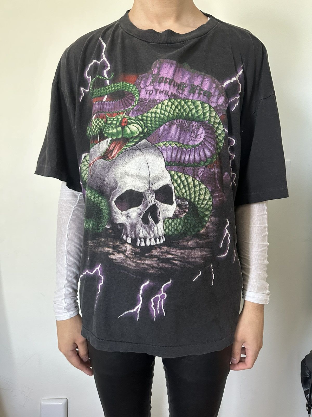Vintage American Thunder , Skull and gravestone T-shirt Size US XXL / EU 58 / 5 - 1 Thumbnail