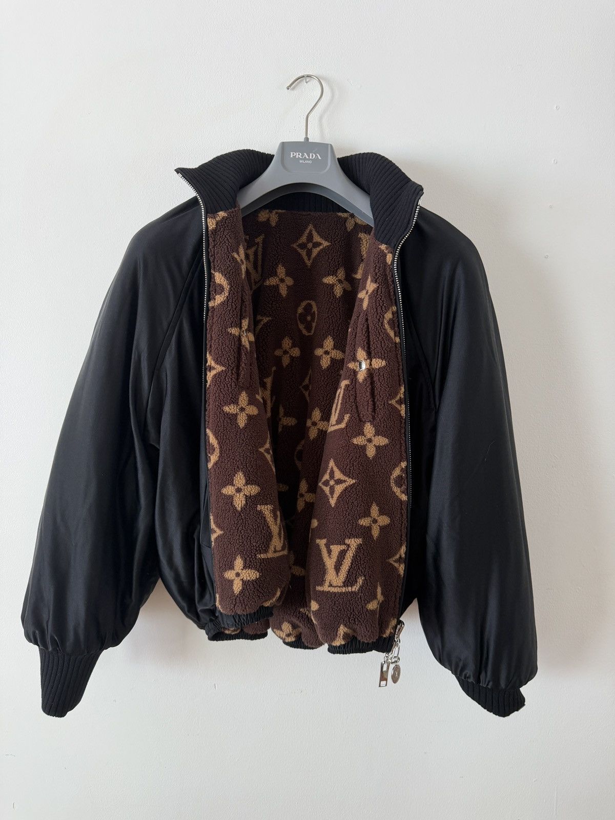 Louis Vuitton LOUIS VUITTON REVERSIBLE BOA JACKET Size M / US 6-8 / IT 42-44 - 5 Thumbnail