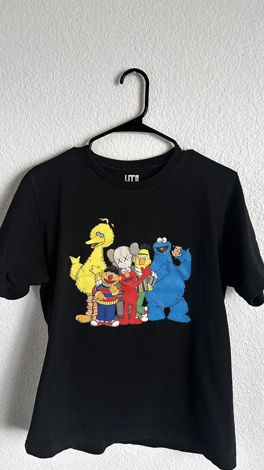 Kaws × Uniqlo KAWS x Uniqlo x Sesame Street Size US M / EU 48-50 / 2 - 1 Thumbnail