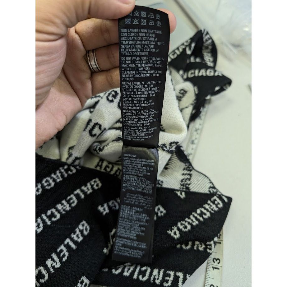 Balenciaga o1rshd1 Q:2 / All Over Logo Sweater in Black Size US L / EU 52-54 / 3 - 15 Thumbnail