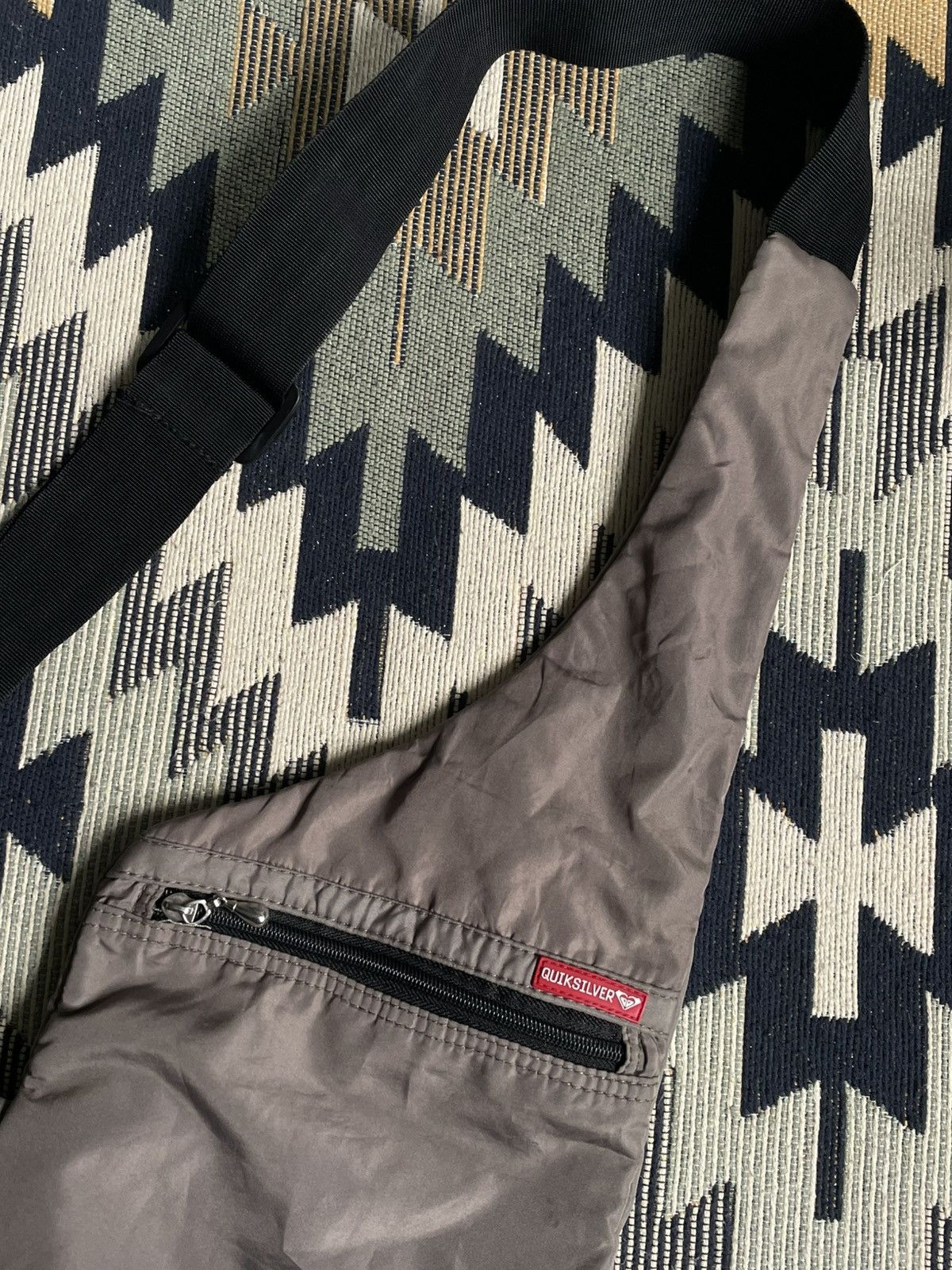 Quiksilver Vintage Quiksilver Y2K Logo Sling Bag Crossbody Size ONE SIZE - 5 Thumbnail