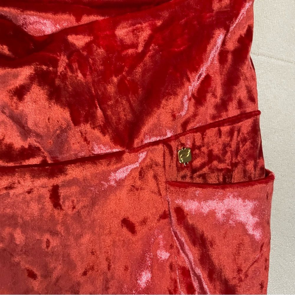 Fabletics NWT New $75 Fabletics Red Crushed Velour Crossover Legging Size 36" / US 14 / IT 50 - 9 Thumbnail