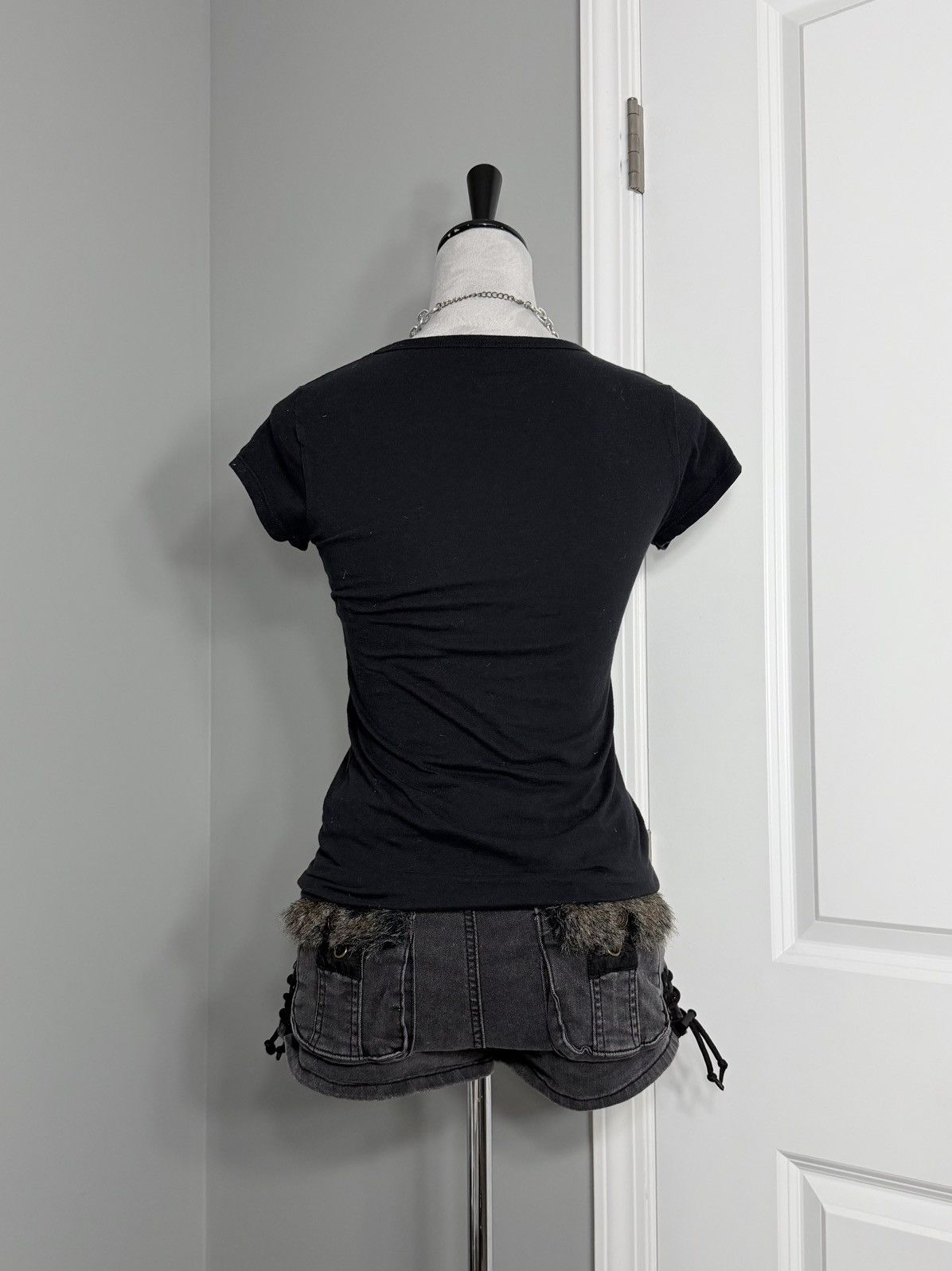 Other Y2K Emo Punk Black & Silver Graphic Layered Chains Baby Tee Size XS / US 0-2 / IT 36-38 - 4 Thumbnail