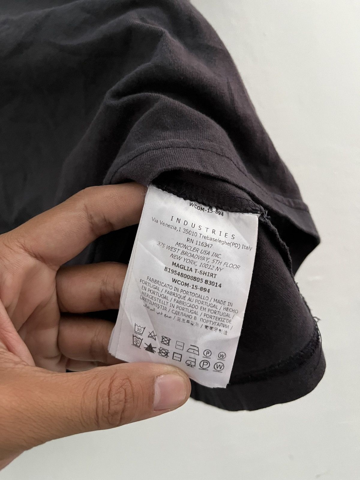 Moncler Maglia destroyed tshirt Size US S / EU 44-46 / 1 - 5 Thumbnail