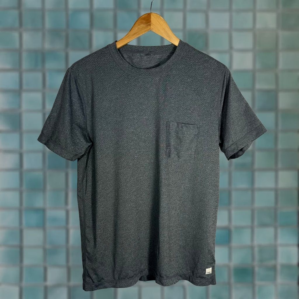 Vuori Vuori Tradewind Performance T-Shirt Mens Small Charcoal Heather Gray Pocket V109 Size US S / EU 44-46 / 1 - 1 Thumbnail