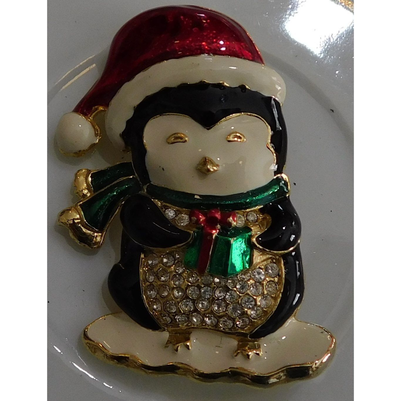 Other Vintage SFJ Christmas Penguin Holding Gift Brooch Size ONE SIZE - 3 Thumbnail