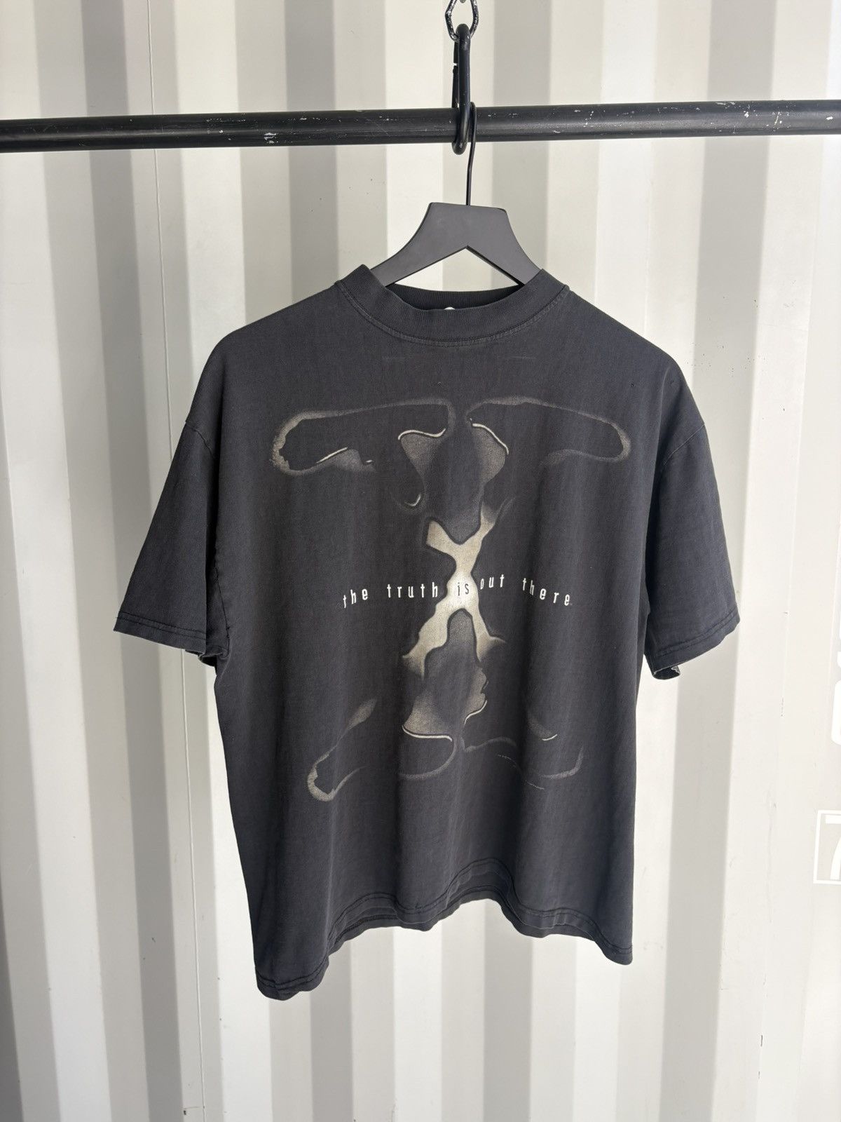 Vintage Vintage X Files The Truth Shirt Distressed Faded Grunge Band Size US L / EU 52-54 / 3 - 1 Thumbnail