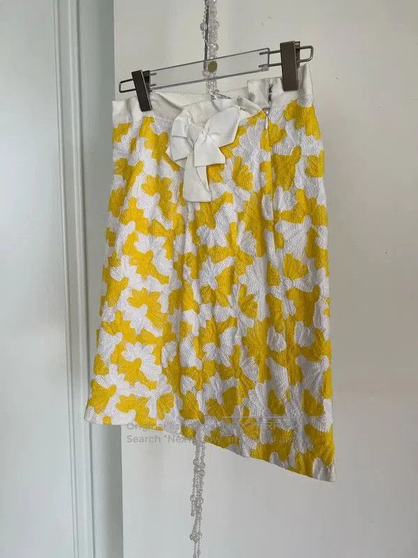 Lanvin Lanvin Yellow Floral Half Skirt . Size 23" - 2 Thumbnail