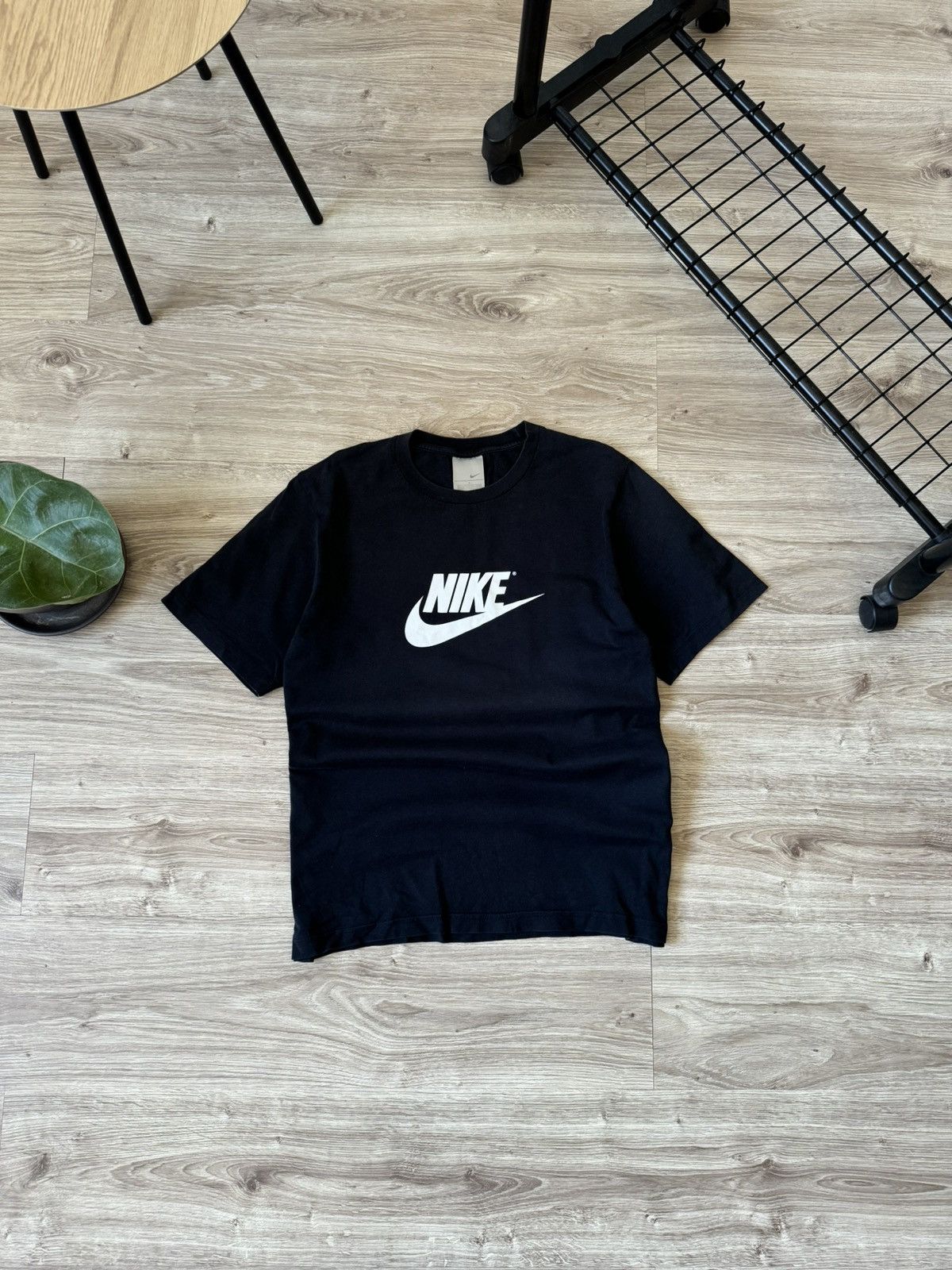 Nike × Vintage Vintage Y2K Nike Big Logo Faded T Shirt Size US L / EU 52-54 / 3 - 1 Thumbnail