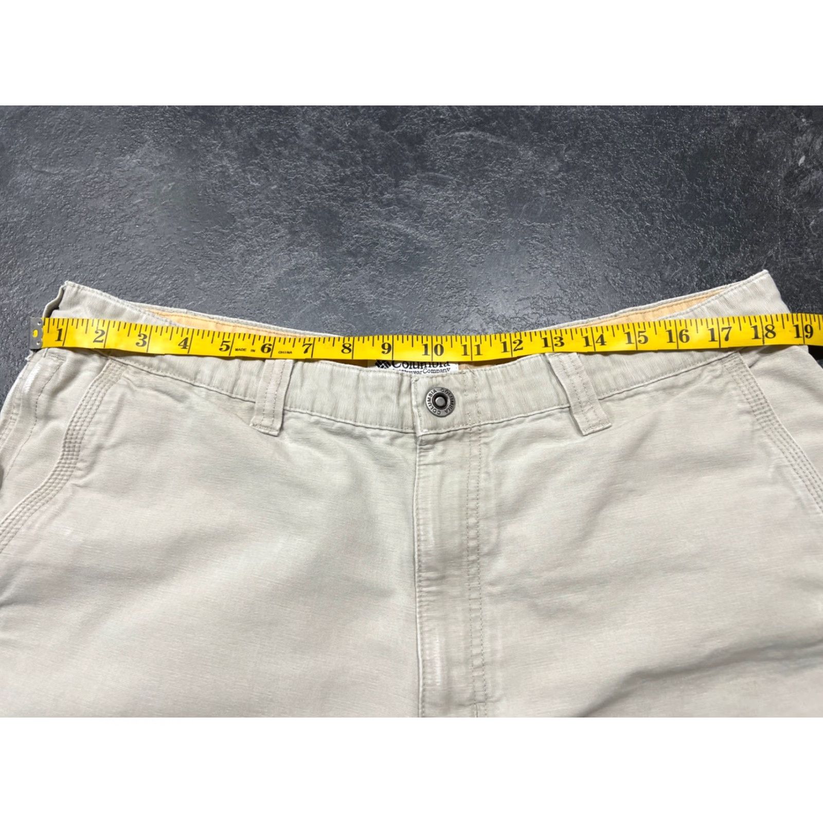 Vintage Columbia Shorts Mens 38W Khaki 9” Inseam Hiking Utility Pockets Casual Outdoor Size US 38 / EU 54 - 5 Thumbnail