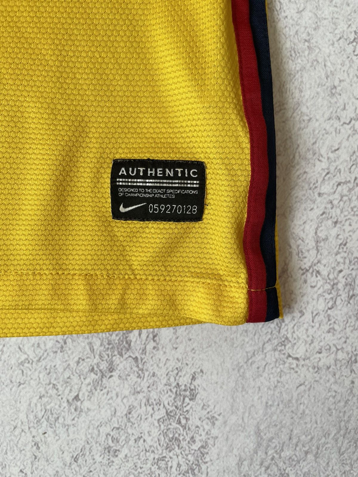 Vintage Nike Barcelona Away 2012/2013 Eric Abidal W Football Jersey Size US S / EU 44-46 / 1 - 8 Thumbnail
