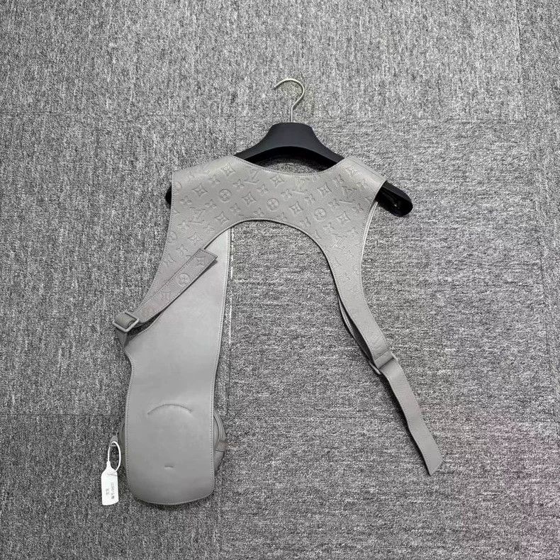 Louis Vuitton louis vuitton size s Manyin presbyopic tactical vest 2501- Size 38S - 3 Thumbnail