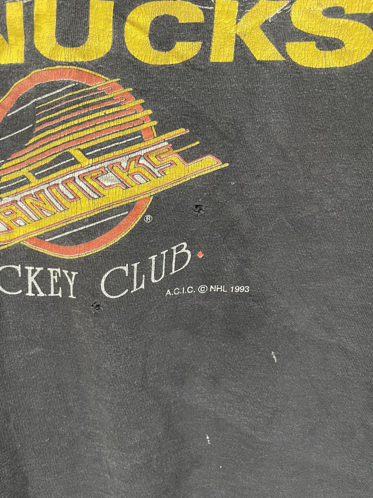 NHL Vintage 90's Distressed Vancouver Canucks Very Rare🔥🔥🔥 Size US XL / EU 56 / 4 - 3 Thumbnail