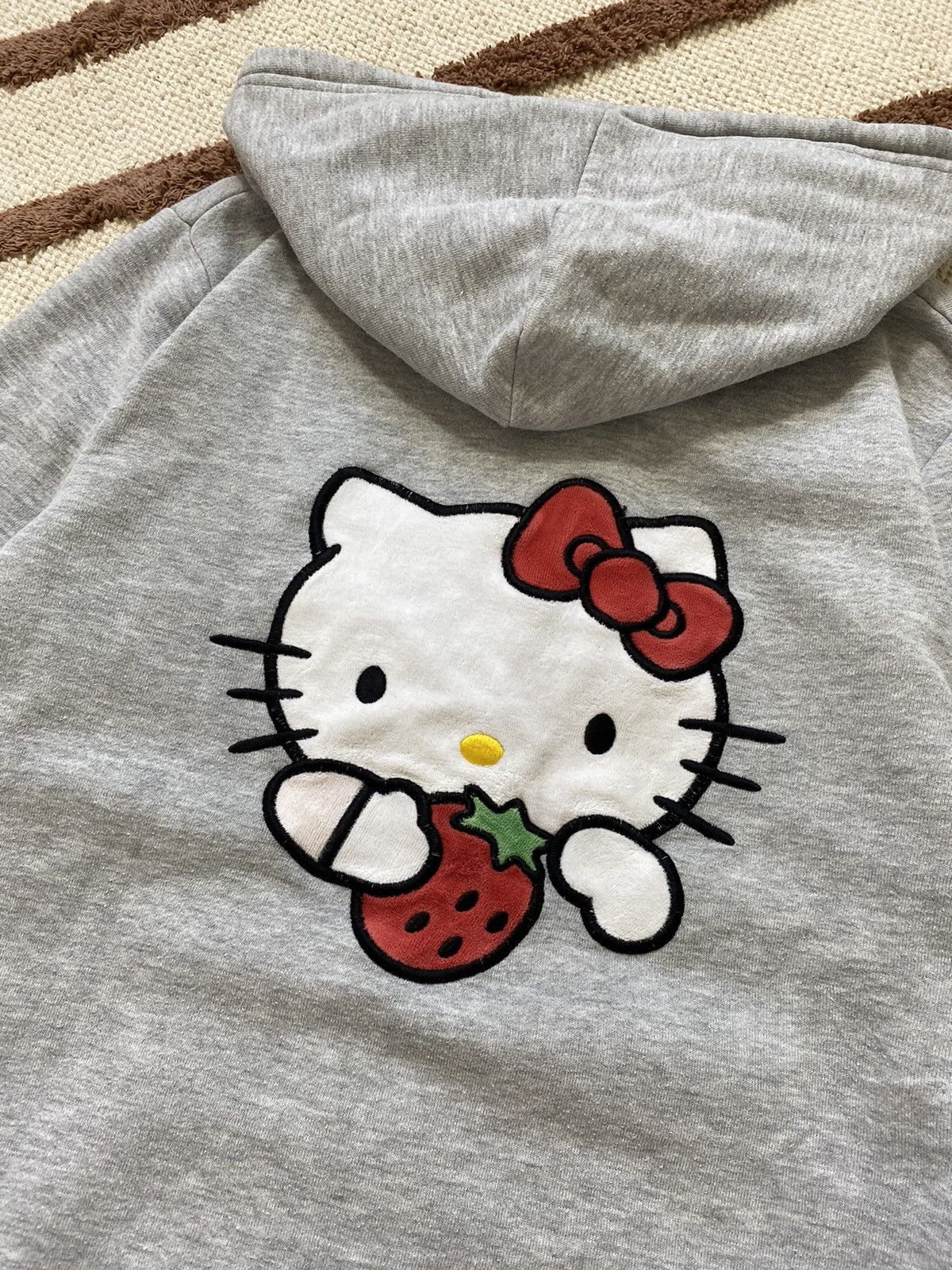 Cartoon Network 🍓HELLO KITTY STRAWBERRY ZIP HOODIE🍓 Size S / US 4 / IT 40 - 2 Thumbnail
