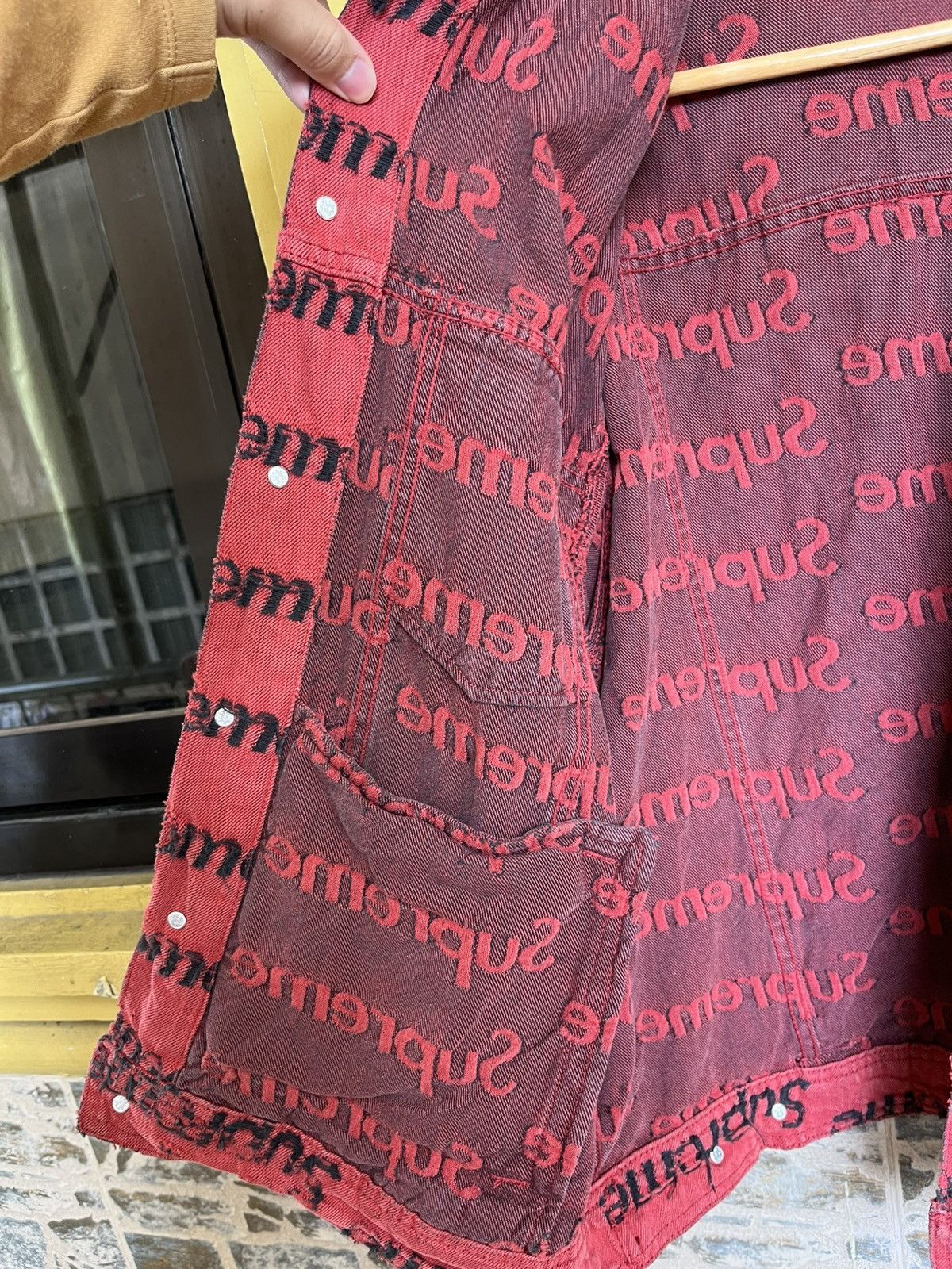 Supreme SUPREME FRAYED LOGOS DENIM JACKET SS21 Size US L / EU 52-54 / 3 - 18 Thumbnail