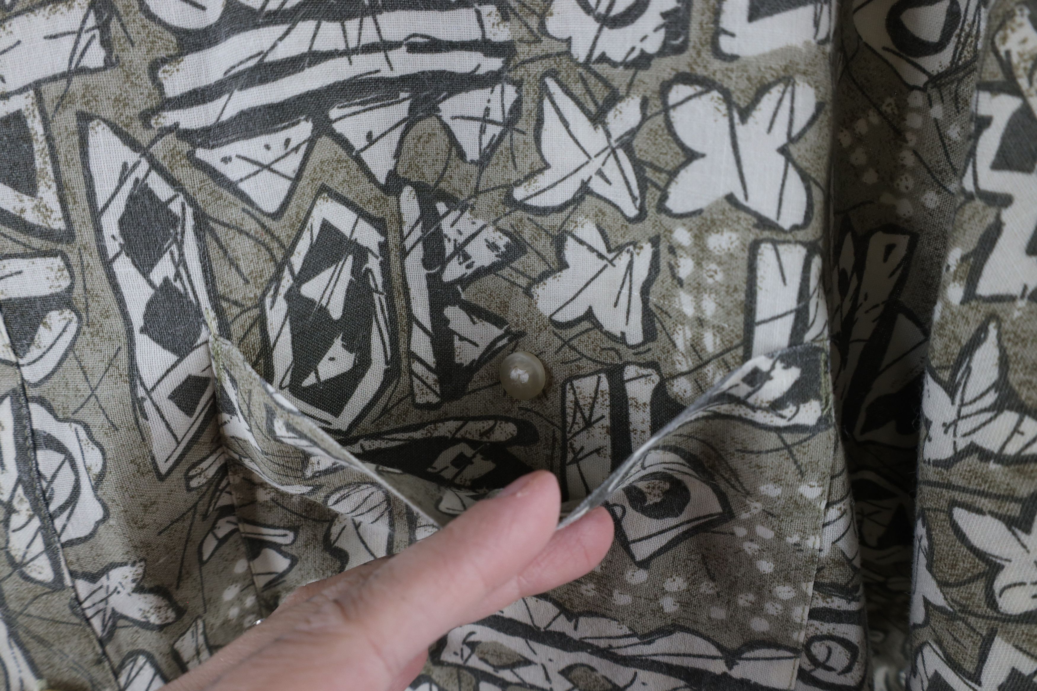 Vintage Vintage 90s Streetwear Tribal Hawaiian Button Shirt Size US L / EU 52-54 / 3 - 5 Thumbnail