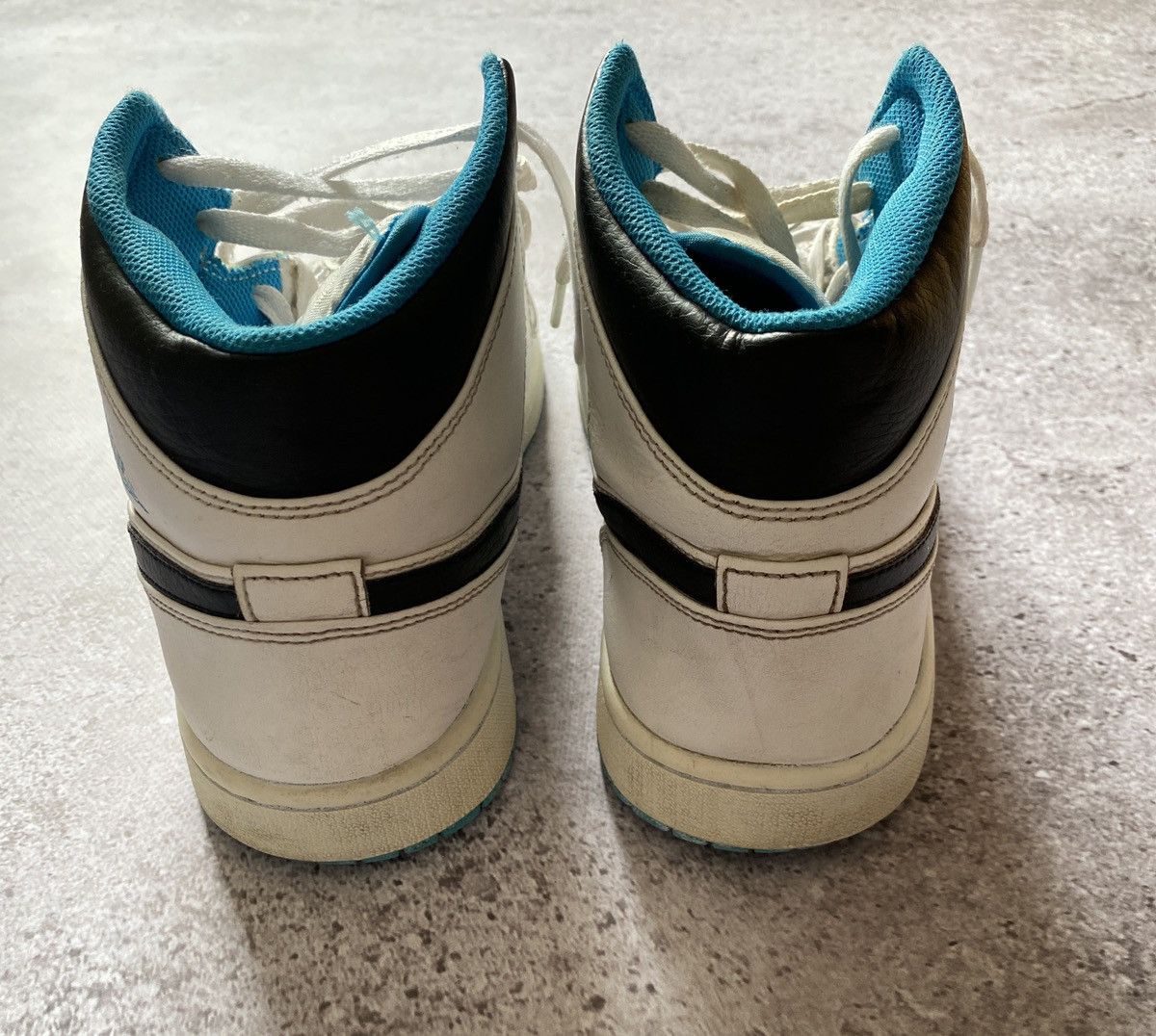 Jordan Brand Jordan 1 Mid ‘Laser Blue’ Size US 11 / EU 44 - 8 Thumbnail
