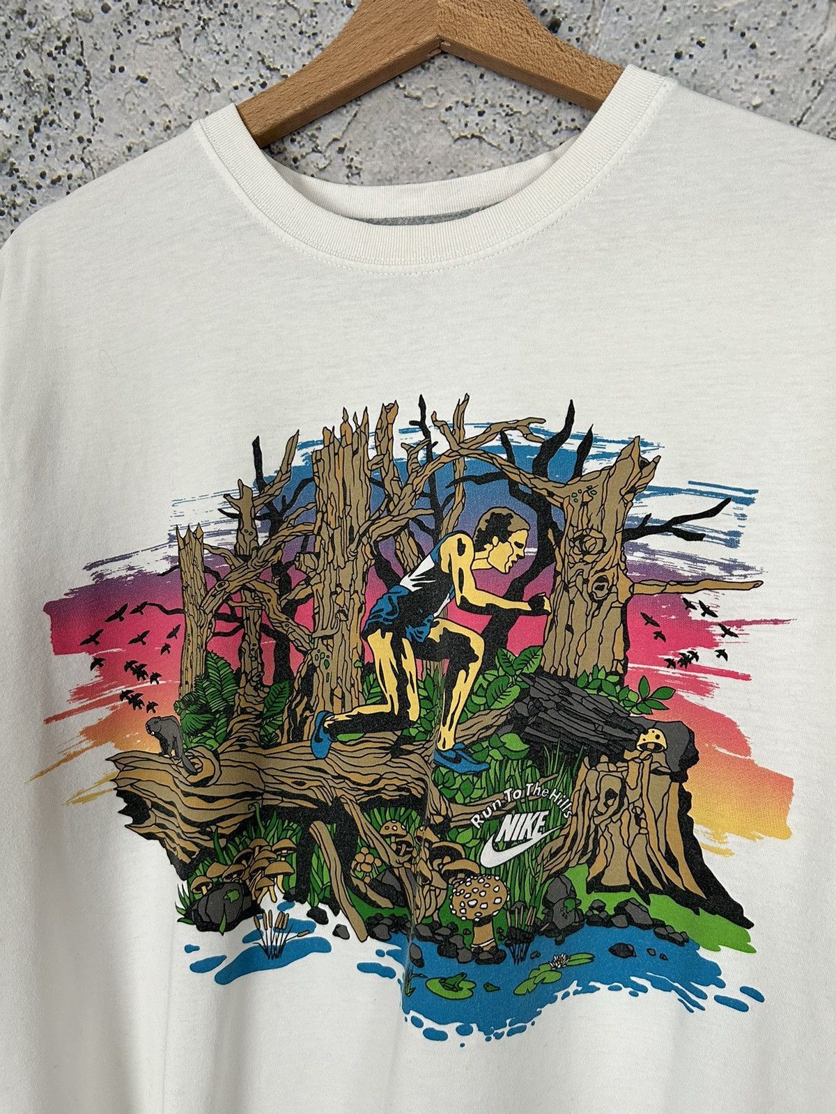 Nike Vintage Nike Running Graphic Tee Sportswear Swoosh Retro Size US L / EU 52-54 / 3 - 3 Thumbnail