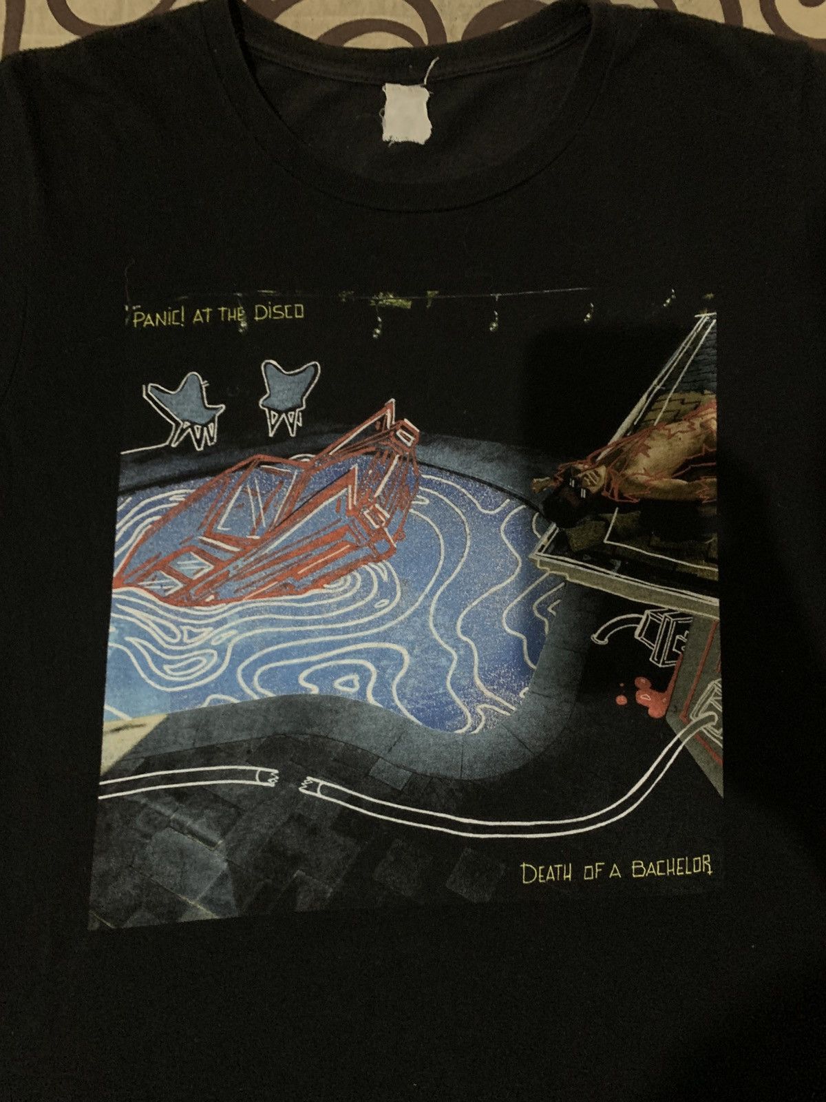 Band Tees Panic At The Disco - Death Of Bachelor Size US M / EU 48-50 / 2 - 2 Thumbnail