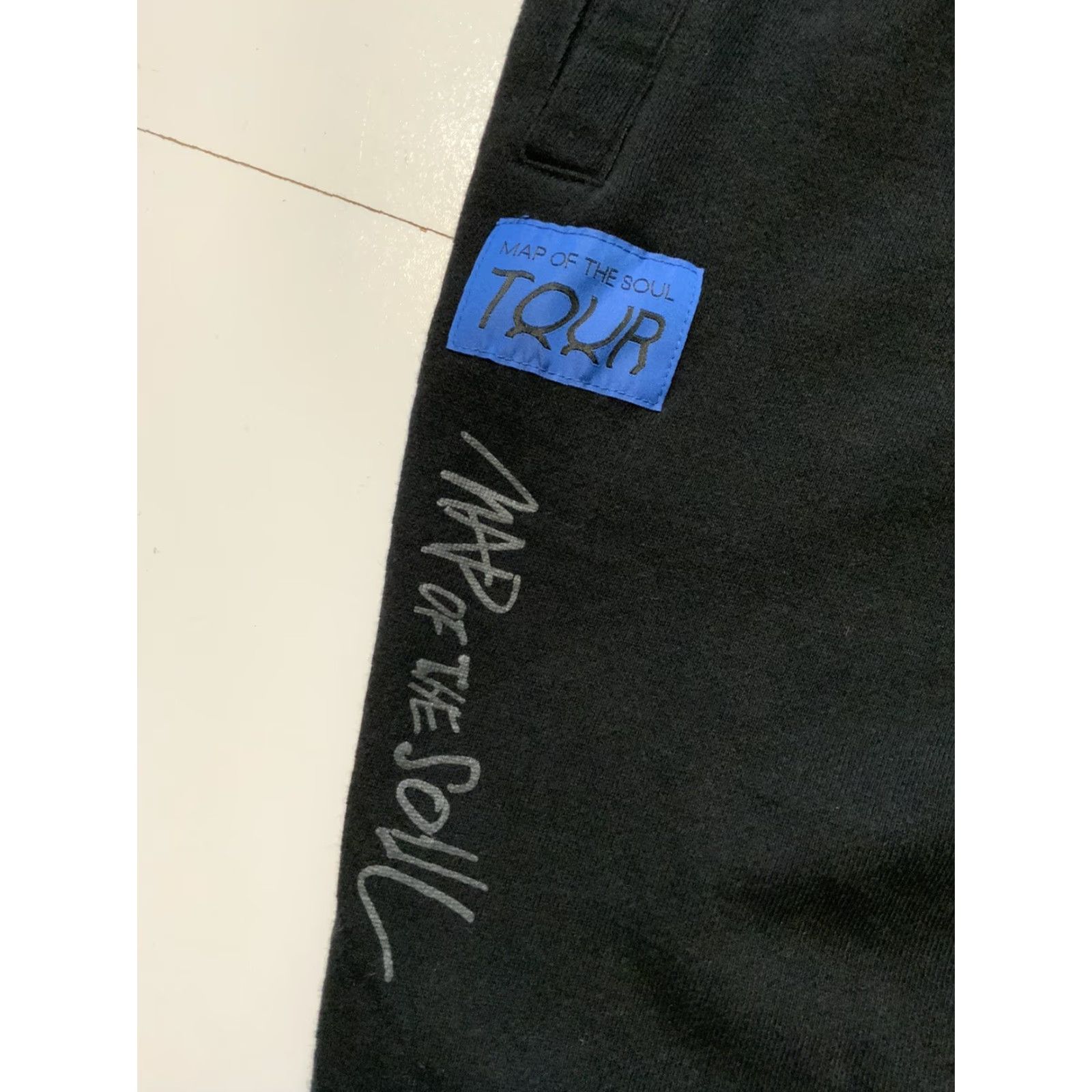 Vintage VINTAGE BTS Map Of The Soul 7 Tour Big Hit Kpop Bangtan Boys Official Jogger Sweatpants Unisex Adults M Black Sweatpants Mens Womens Size US 31 - 7 Thumbnail
