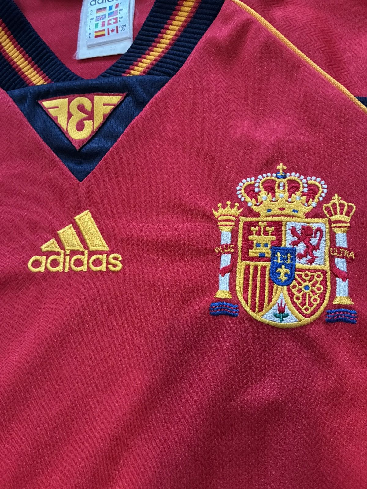 Adidas 1998 Spain Home Jersey Size US L / EU 52-54 / 3 - 6 Thumbnail