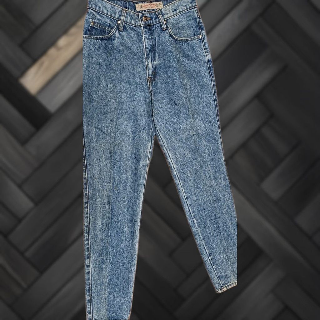 Vintage VINTAGE Levis 900 Series Jeans Junior Hi Rise Women Size 11 28x31 90s Mom Blue Faded Light Denim Classic USA Womens leggings? Size 32" / US 10 / IT 46 - 1 Thumbnail