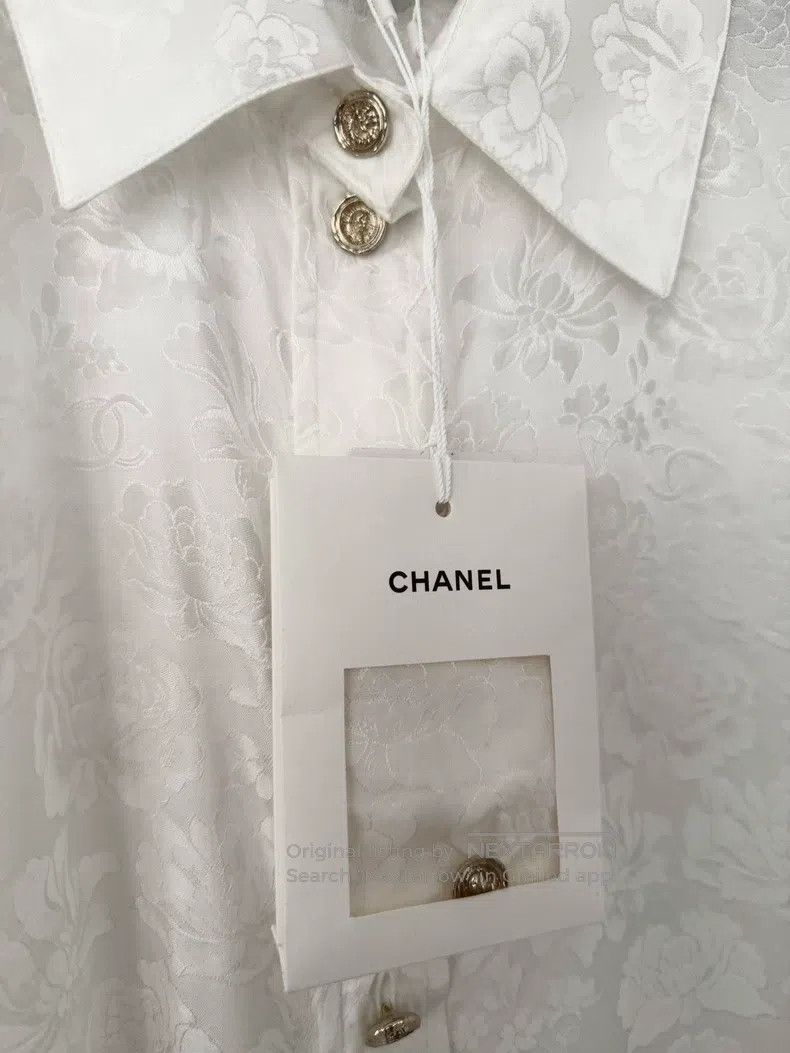 Chanel Chanel Lapel gold button dark flower silk sleeveless shirt Size XS / US 0-2 / IT 36-38 - 4 Thumbnail