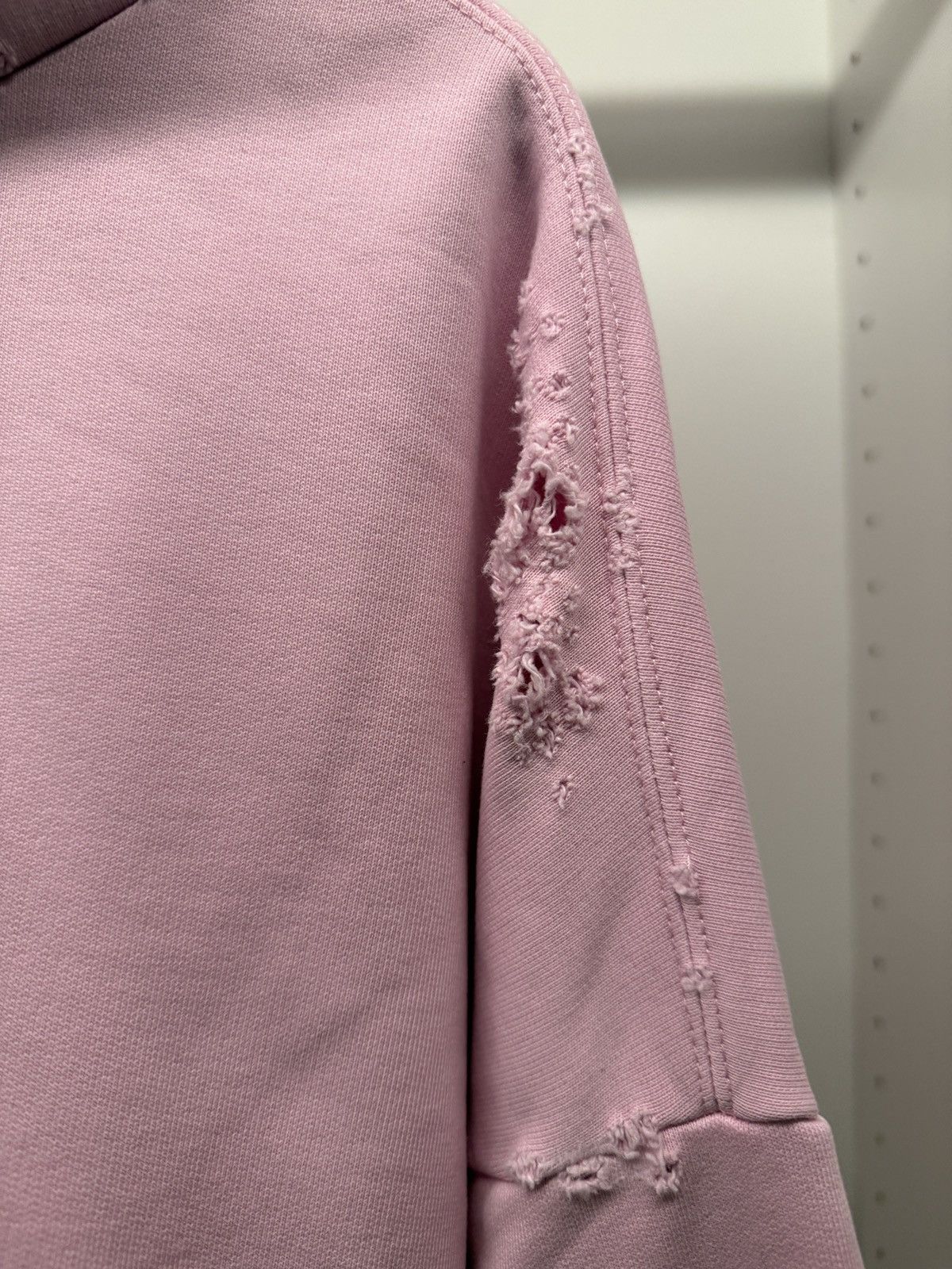 Balenciaga Balenciaga pink gothic logo distressed hoodie Size US M / EU 48-50 / 2 - 5 Thumbnail