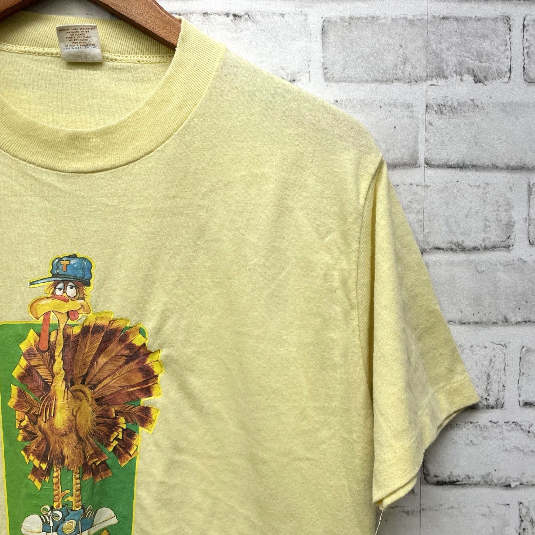 Vintage VINTAGE Gulf Coast Sportswear TURKEY Graphic T-Shirt Mens Size L Yellow USA SINGLE STITCH Size US L / EU 52-54 / 3 - 2 Thumbnail