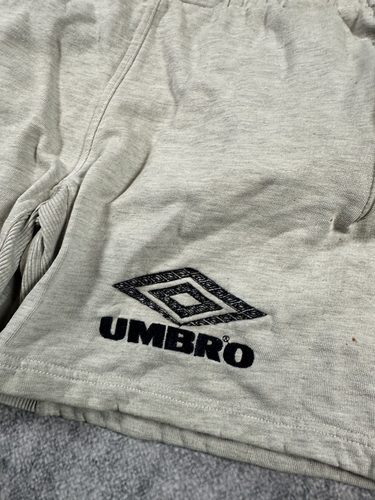 Umbro Vintage Umbro Logo Shorts Casual Streetwear Rare M VTg Size US 32 / EU 48 - 2 Thumbnail