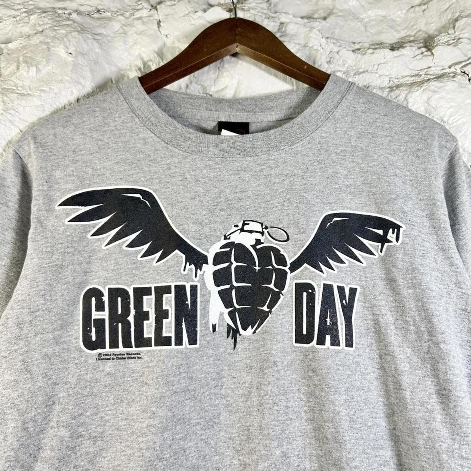 Other 2004 Green Day American Idiot Grenade Wings Tee Size XL Size US XL / EU 56 / 4 - 1 Thumbnail