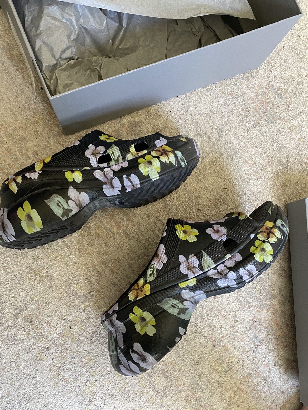 Balenciaga × Crocs Black Floral Pool Slides Size US 9 / EU 42 - 8 Thumbnail