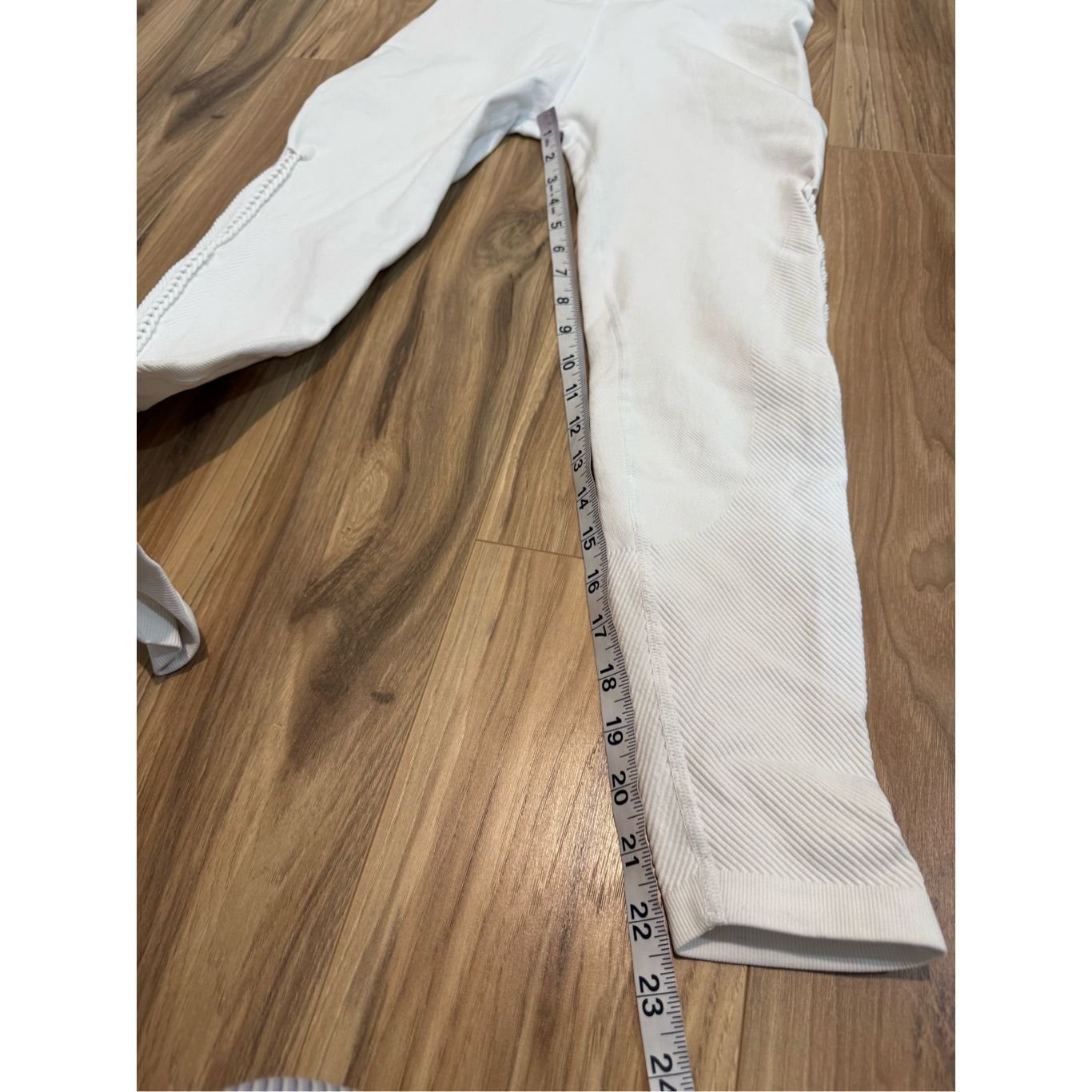 Other Offline by Aerie white textured leggings sz Medium Size 28" / US 6 / IT 42 - 7 Thumbnail