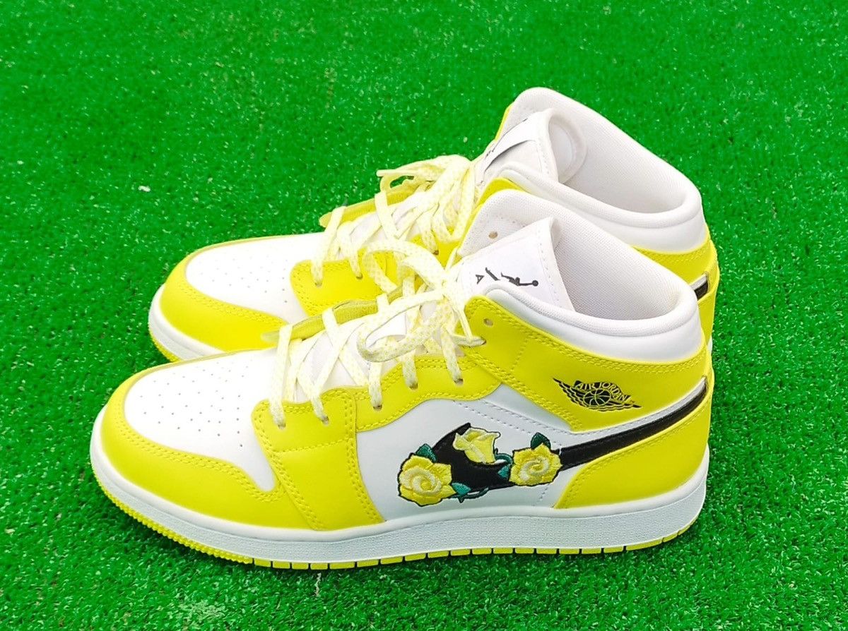 Jordan Brand Shoes Air Jordan 1 Mid Yellow Floral Size US 8 / IT 38 - 3 Thumbnail