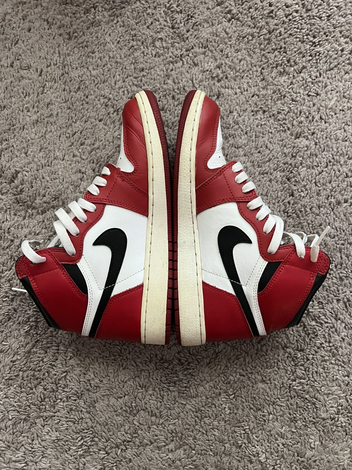 Jordan Brand Air Jordan 1 Retro High OG Chicago 2015 6.5Y Size US 6.5 / EU 39-40 - 2 Thumbnail