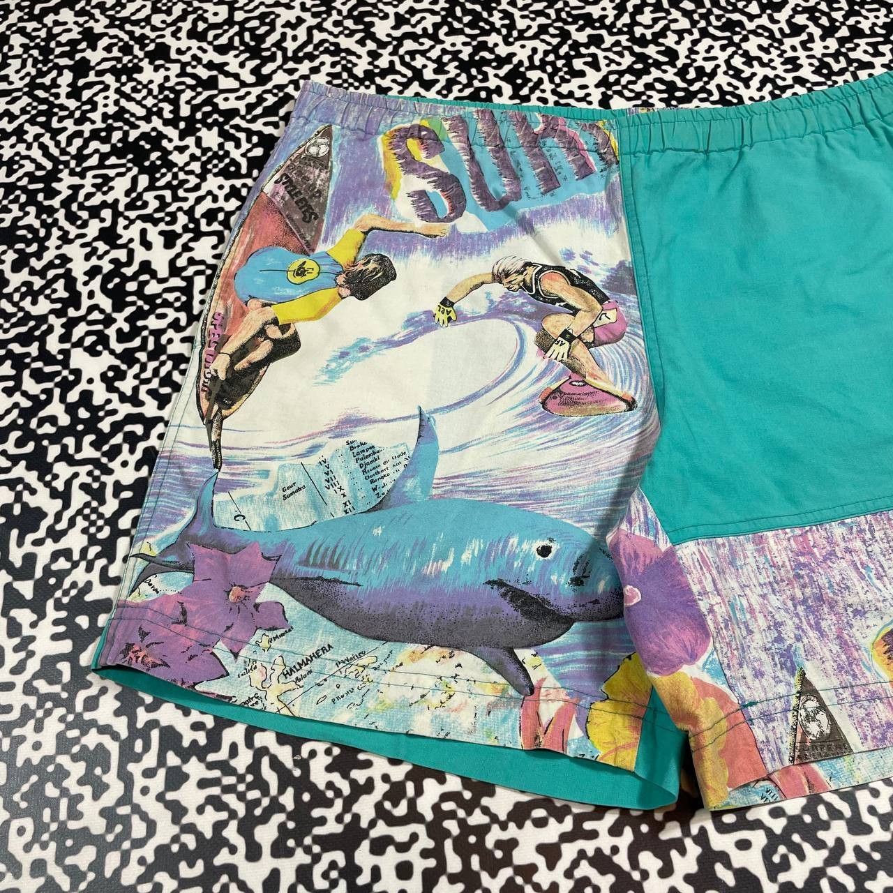 Vintage Vintage 90s Art Surf Hawaiian Style Retro Shorts Size US 32 / EU 48 - 2 Thumbnail