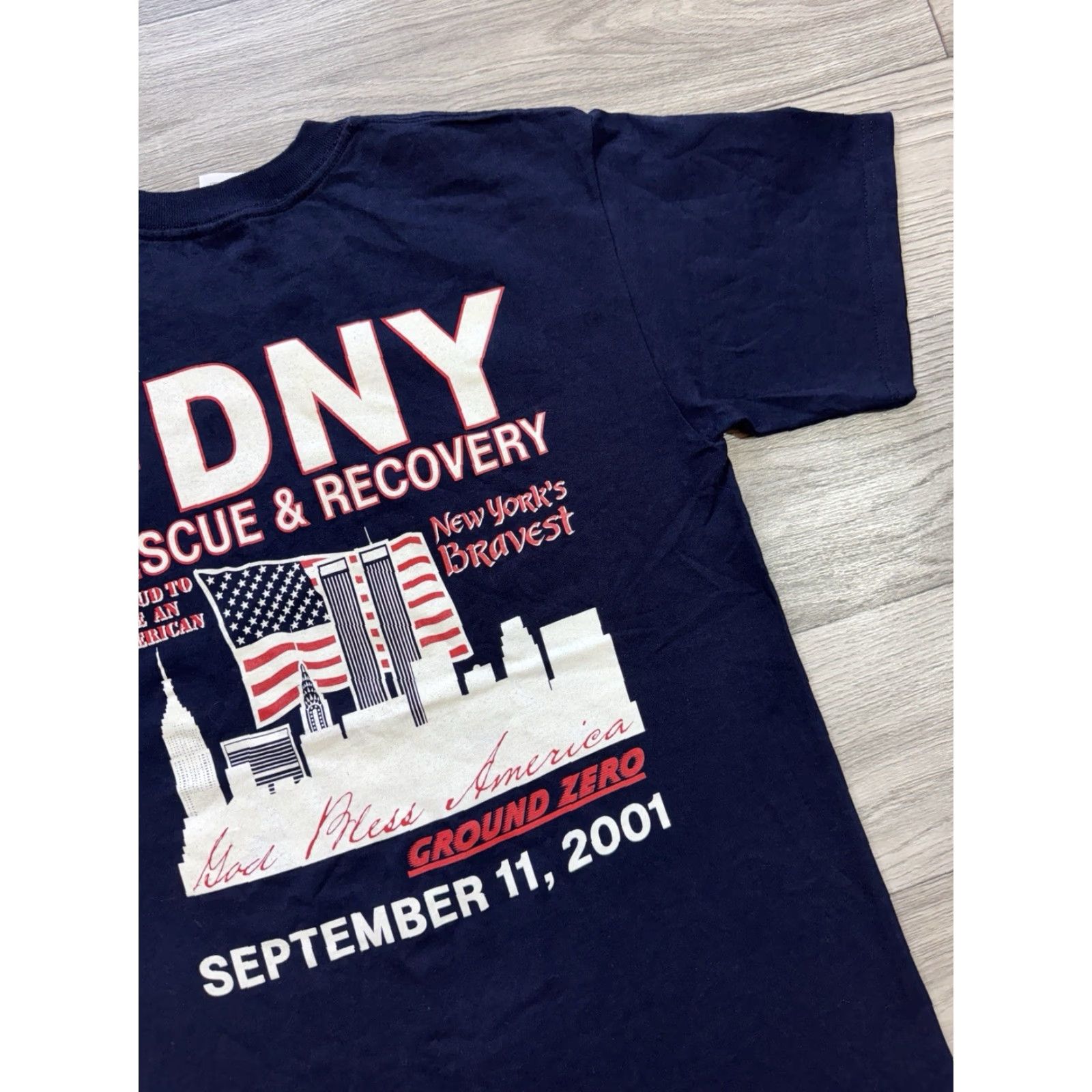 Gildan VINTAGE FDNY 9/11 Rescue Recovery Ground Zero Twin Towers T-Shirt Navy M Shirt Mens 2001 Size US M / EU 48-50 / 2 - 5 Thumbnail
