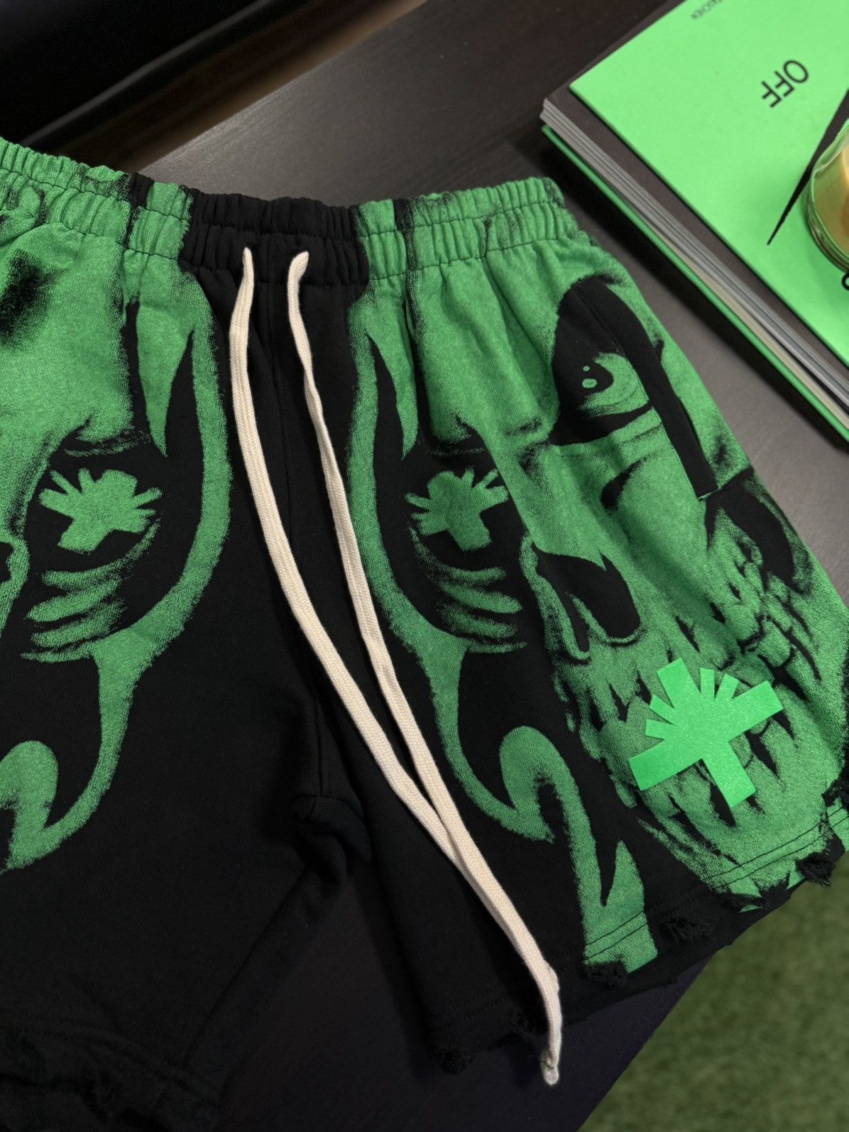 Vertabrae Vertabrae Skeleton Shorts Green Black Size L (NEW) Size US 29 - 4 Thumbnail