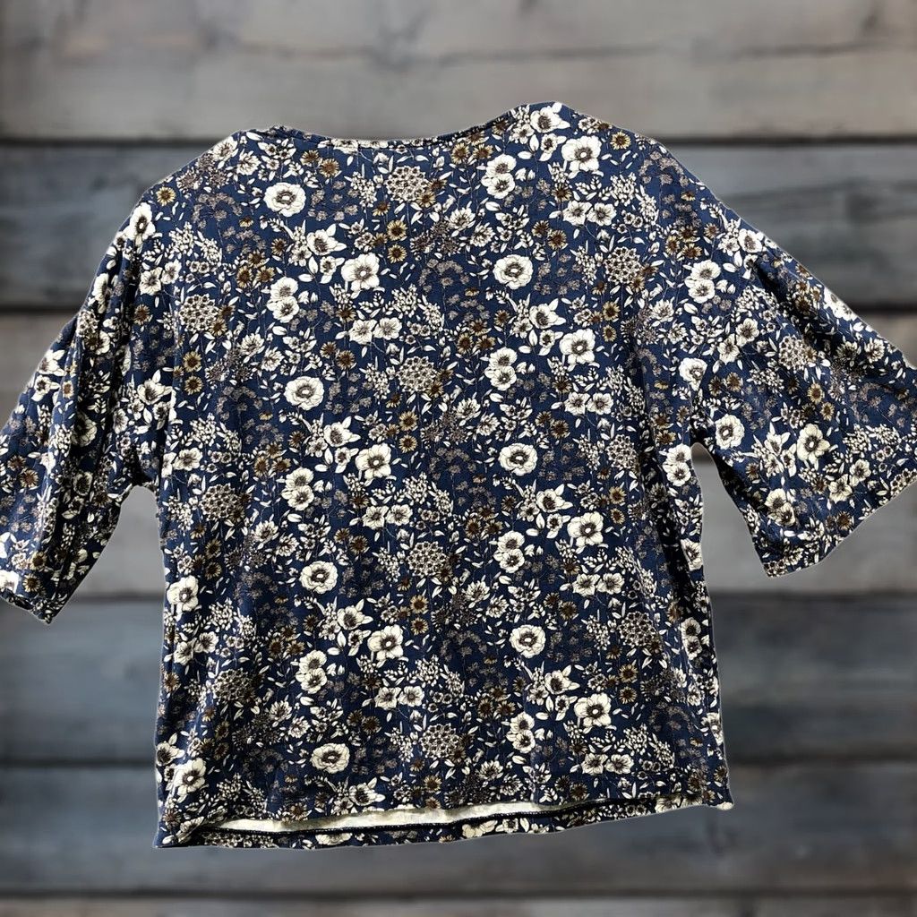 Uniqlo Uniqlo T-Shirt Womens S Blue Crewneck Short Sleeve Bell Ruffle Floral Size S / US 4 / IT 40 - 1 Thumbnail