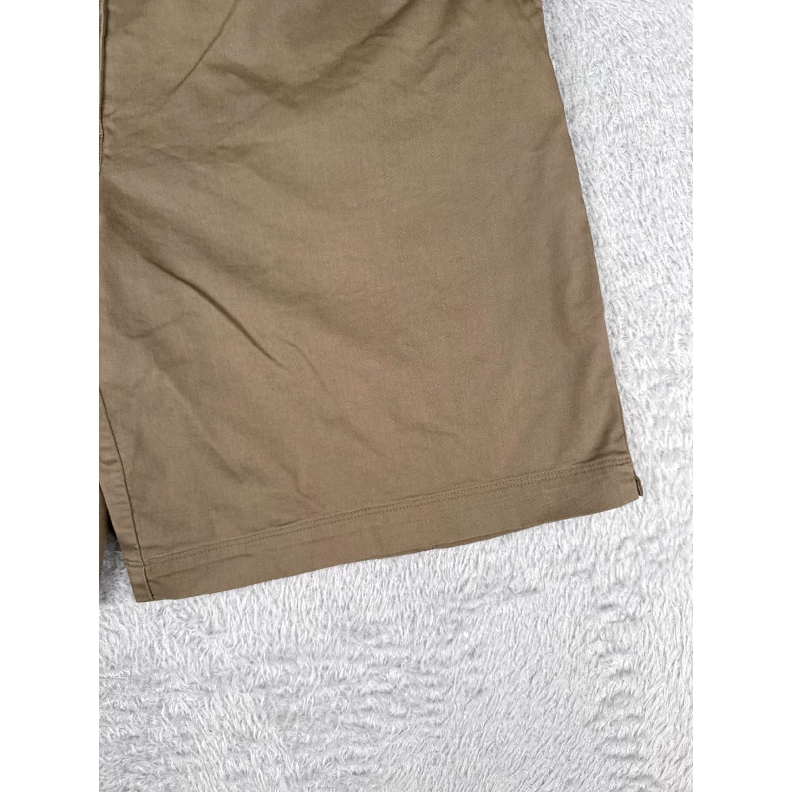 Nike Nike Shorts Womens 14 Beige Dri-Fit Polyester Blend Golf 34x10 Hike Golfer Womens Size 36" / US 14 / IT 50 - 2 Thumbnail